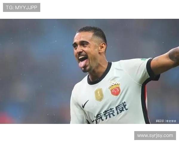 莱昂纳多梅开二度闪耀全场 上海海港热身赛惊险逆转青岛西海岸